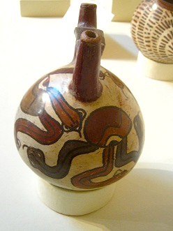 Botella
de cerámica con ojos y lenguas
pintadas 02 Botella de cerámica con ojos y
lenguas pintadas 02