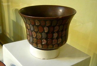 Sopera de cerámica
Nazca con un diseño de pimientos Sopera de cerámica Nazca con un diseño
de pimientos