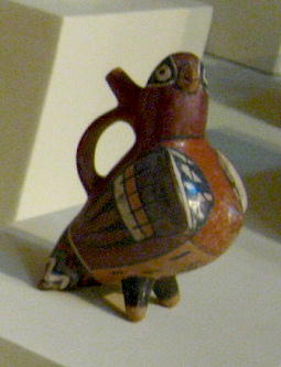 Botella de cerámica de la cultura
Nazca en forma de un loro, vista lateral Botella de cerámica de la cultura
Nazca en forma de un loro, vista lateral