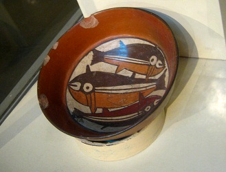 Plate with three fishes