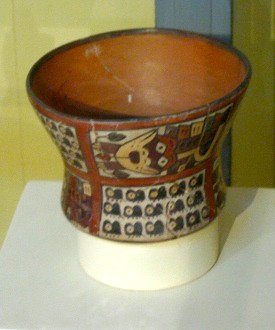 Sopera con un diseño de felino Sopera con un diseño de felino