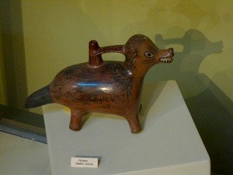 Botella de cerámica
en forma de un zorro Botella de cerámica en forma de
un zorro