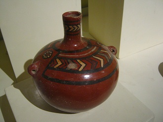 Ceramic bottle of Wari culture with
                            graphic design