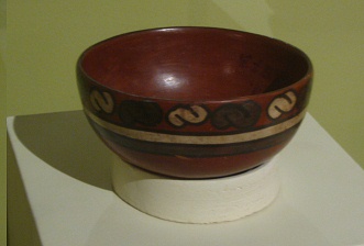 Ceramic bowl of Wari culture with
                            graphic design