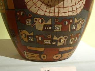 Grosser Krug (Wari-Keramik) 03, Kpfe
                              von Raubkatzen