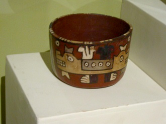 Ceramic cup of Wari culture with a
                            doubled dog on it
