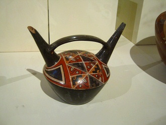 Ceramic bottle of Wari culture
                                    with stairs' design