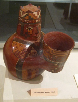 Ceramics statue with a Wari cap,
                                  close-up