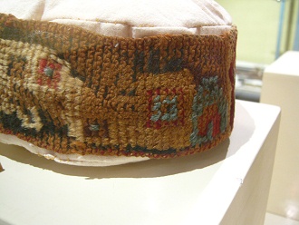 Band of a cap of Wari culture 01, detail
                          02