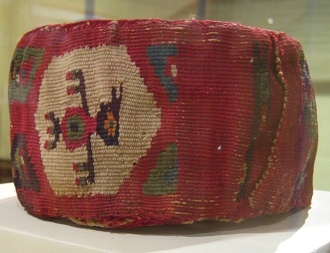 Band of a cap of Wari culture 02, detail
                          01, a bird