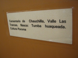 Texto: Cementerio de Chauchilla,
                              Valle Las Trancas, Nasca: Tumbe huaqueada.
                              Cultura Poroma