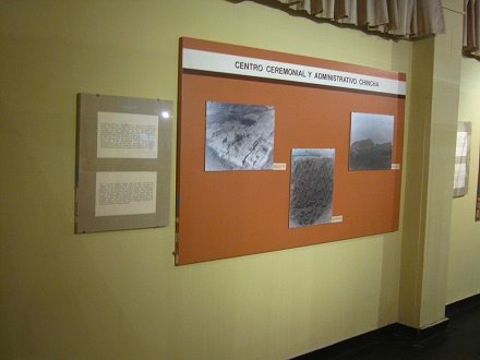 Tablero grande con el tema del centro
                              religioso para ceremonias