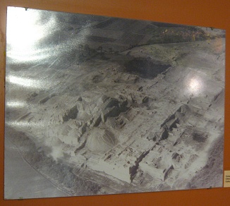 El centro religioso "Tambo
                          de Mora" de la cultura Chincha