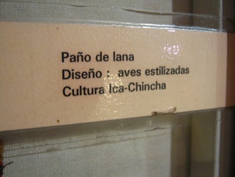 Texto sobre las telas de la
                                    cultura Chincha: Pa�o de lana.
                                    Dise�o: aves estilizadas. Cultura
                                    Ica-Chincha