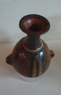 Keramikkanne der Inka-Kultur
                                    mit gemoetrischen Mustern