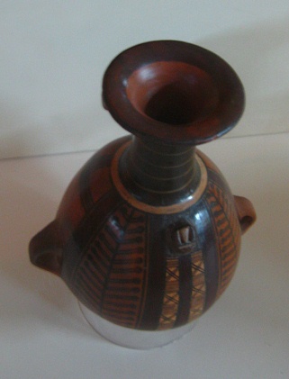 Keramikkanne der Inka-Kultur mit
                              geometrischen Mustern 02