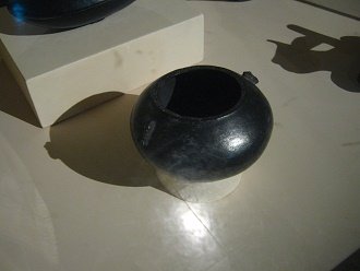 Schwarze
                              Keramikschale der Inka-Kultur