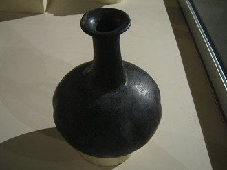 Schwarze Keramikkanne der Inka-Kultur
                            02