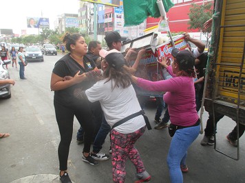 Independencia avenida Izaguirre, choros de la
                municipalidad roban un puesto de venta 01