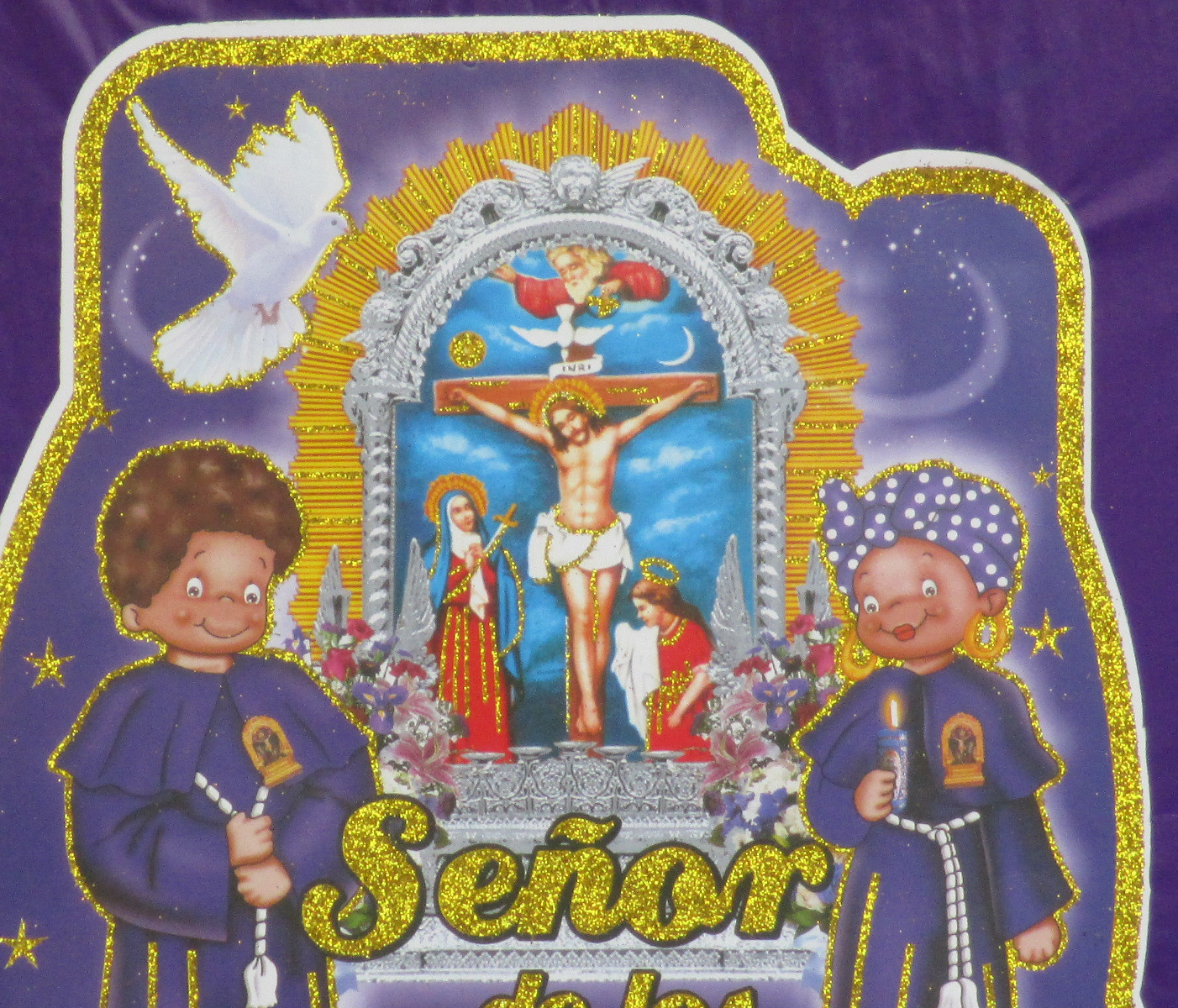 Lima
                            Los Olivos, Amarilis-Passage 182: Das Plakat
                            im Innenbereich: Da sind 2 tote
                            Fantasie-Ermordete aus Asien mit 2
                            missbrauchten Kindern in Bischofskutten von
                            schwul-p�dophilen Bisch�fen des schwulen
                            Vatikans, mit Abzeichen, wo wieder 2 tote
                            Fantasie-Ermordete aus Asien abgebildet
                            sind. Insgesamt sind auf diesem Foto 6 tote
                            Ermordete zu sehen, und die Kinder m�ssen
                            sich als schwul-p�dophile Bisch�fe
                            verkleiden - und alles ist mit Gold
                            verziehrt - das ist nur pervers.