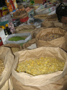 Puesto de mercado con
                      cereales y ms 02