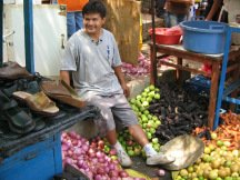 Marktstand mit schwarzem Mais Marktstand mit schwarzem Mais