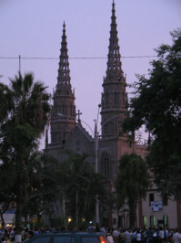 Jesus Maria: Die Kirche San Jos, Sicht
                          von der Avenida Urteaga aus