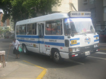 28
                          de Julio, blau-weiss-blauer Bus der Buslinie
                          SM18 ("Grieche") von Chorrillos nach
                          Carabayllo 03