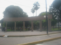 Miraflores, parque Kennedy, entrada del
                        oeste
