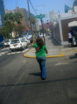 Miraflores, Avenida Palma, Peruanerinnen
                        03