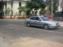 Miraflores, Avenida Bolognesi, Taxi in
                          Silber, aber ohne Registriernummer