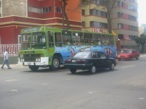 Miraflores, Malecn 28 de Julio, bus verde
                        de la lnea NO07 entre San Martn de Porres y
                        Villa Mara de Triunfo