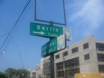 Se�ales de tr�fico al cruce Bolognesi -
                        Berlin