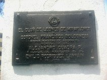 Miraflores, Plaza Bolognesi, monumento,
                        placa de conmemoraci�n para coronel Bolognesi