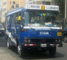 Miraflores, Avenida Bolognesi, bus azul de
                        la l�nea SM24 de Lurigancho a San Juan de
                        Miraflores