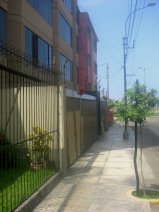 Miraflores, Avenida Bolognesi, casa enrejada
                      con protecci�n de corriente de alta intensidad
