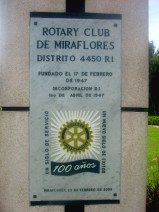 Miraflores, parque al lado del Malec�n Balta
                      con monumento del club Rotary, placa de
                      conmemoraci�n