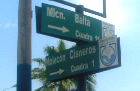 Se�ales de trafico al cruce de Malec�n
                        Balta - Malec�n Cisneros