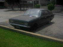 Miraflores, Malec�n Cisneros: Un oldtimer
                        Opel en el aparcamiento