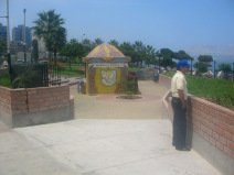 Miraflores, parque de los enamorados:
                        Entrada con bar