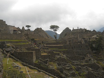 Machu Picchu: vista del templo del sol a los
                    miradores 01