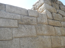 Muro suprior del templo del sol, primer plano
                    04