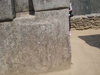 Vista interior de la piedra con 32 esquinas 02