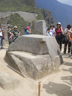 Machu Picchu: la piedra del reloj solar 05