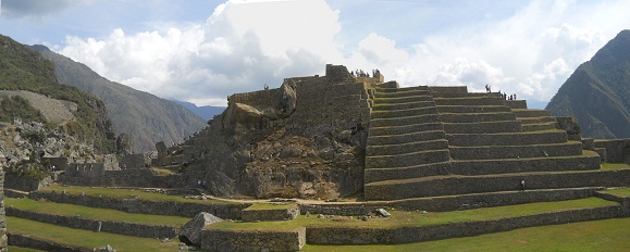 Machu Picchu, pirmide del
                    sol, vista lateral, panorama