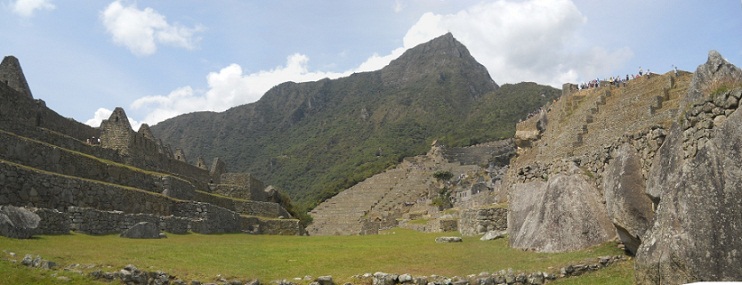 Machu Picchu: plaza central con montaas, foto
                    panormica