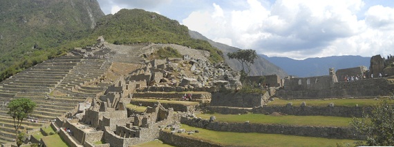 Machu Picchu: vista al sector agrcola, a la
                    cantera y a los templos, foto panormica