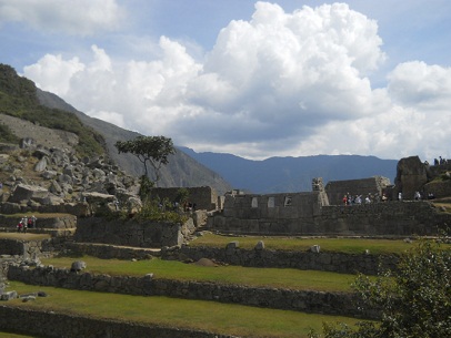 Machu Picchu: vista al sector agrcola, a la
                    cantera y a los templos 03