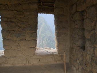 Machu Picchu, la casita de arriba, ventana
                    primer plano 01