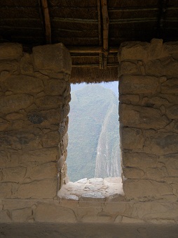 Machu Picchu, la casita de arriba, ventana
                    primer plano 02